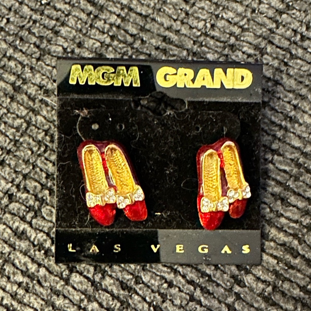 MGM Grand Las Vegas Wizard of Oz red slipper earrings Dorthy vintage